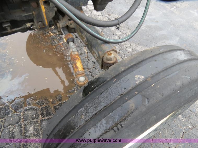 image for item F4339 1998 John Deere 5210 tractor