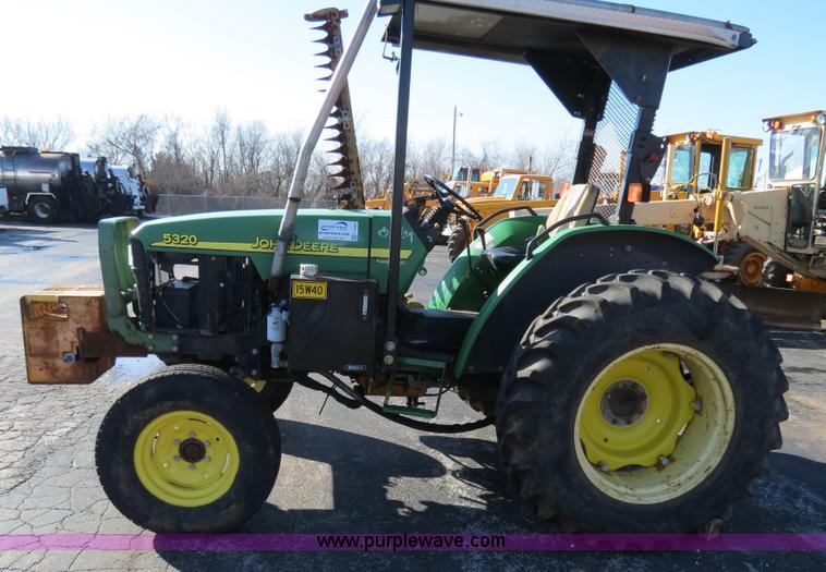 image for item F4340 2002 John Deere 5320 tractor