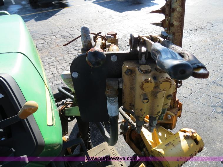 image for item F4340 2002 John Deere 5320 tractor
