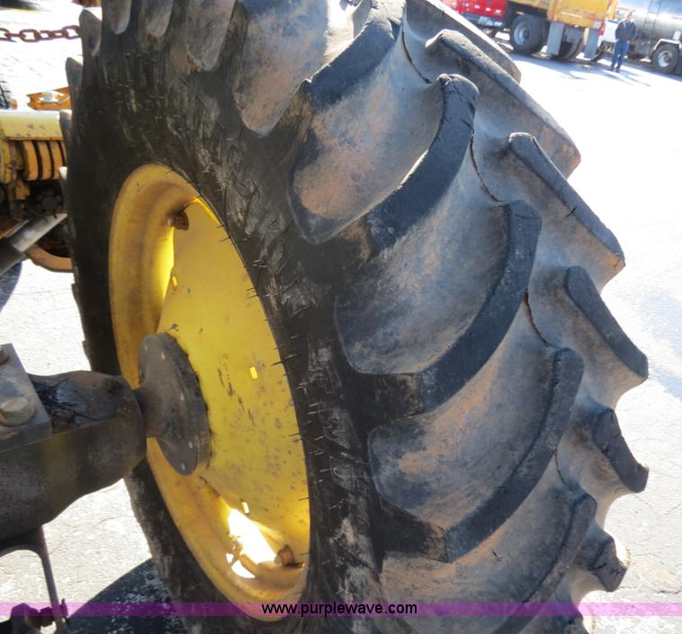 image for item F4340 2002 John Deere 5320 tractor