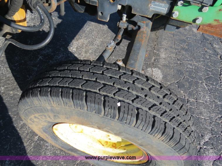 image for item F4340 2002 John Deere 5320 tractor