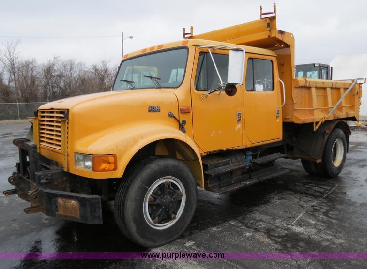 image for item F4341 1995 International 4900 Crew Cab dump truck