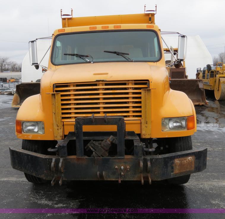image for item F4341 1995 International 4900 Crew Cab dump truck