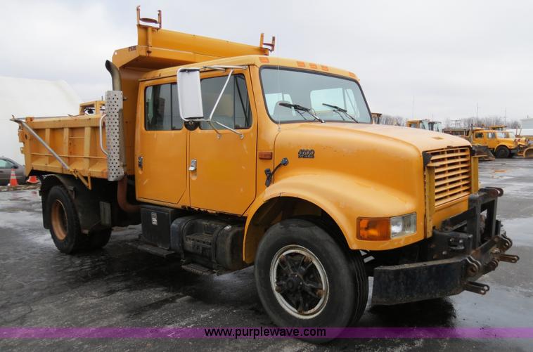 image for item F4341 1995 International 4900 Crew Cab dump truck