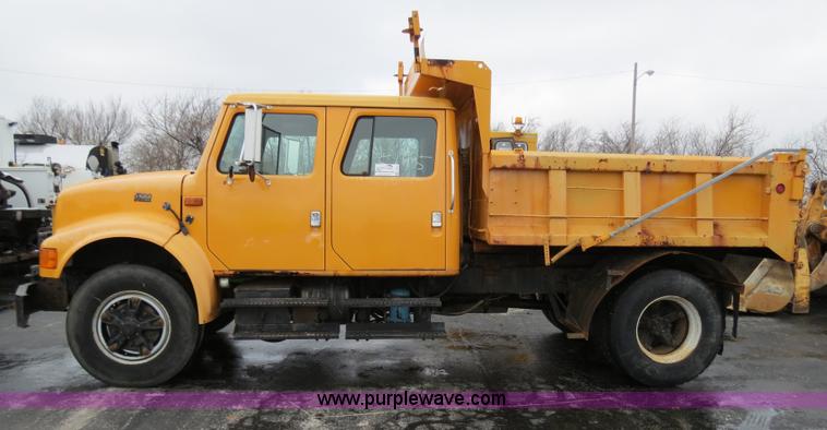 image for item F4341 1995 International 4900 Crew Cab dump truck
