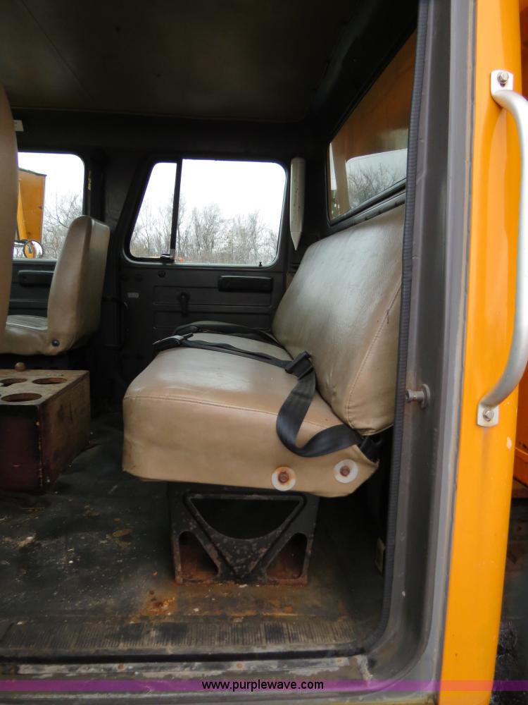 image for item F4341 1995 International 4900 Crew Cab dump truck