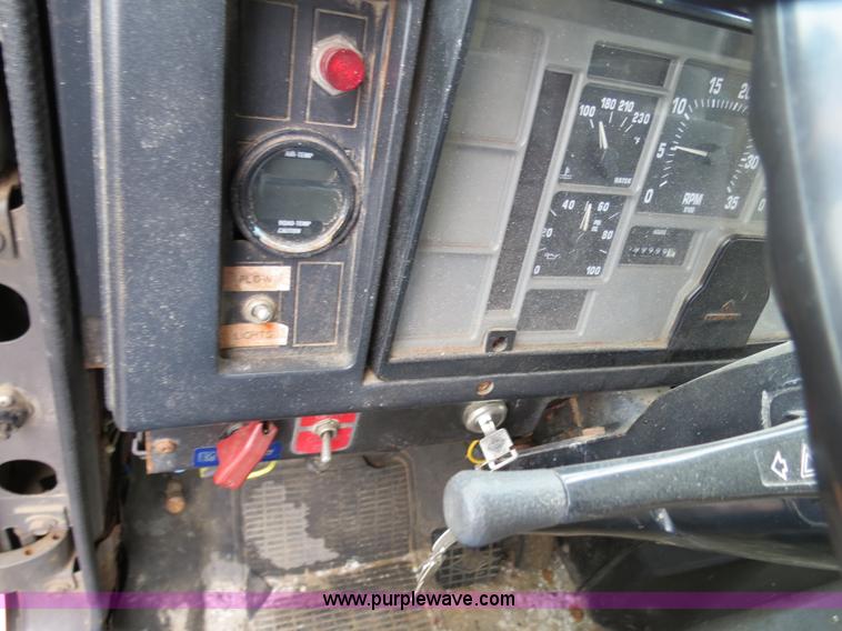 image for item F4341 1995 International 4900 Crew Cab dump truck