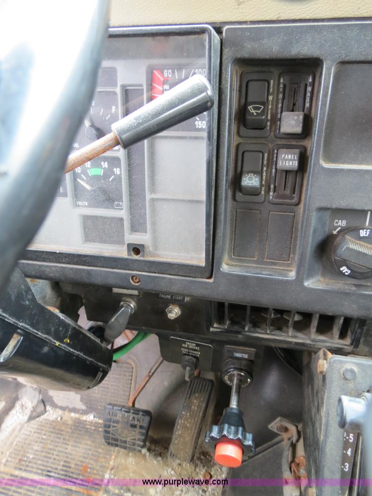 image for item F4341 1995 International 4900 Crew Cab dump truck