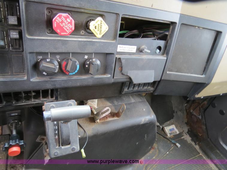 image for item F4341 1995 International 4900 Crew Cab dump truck