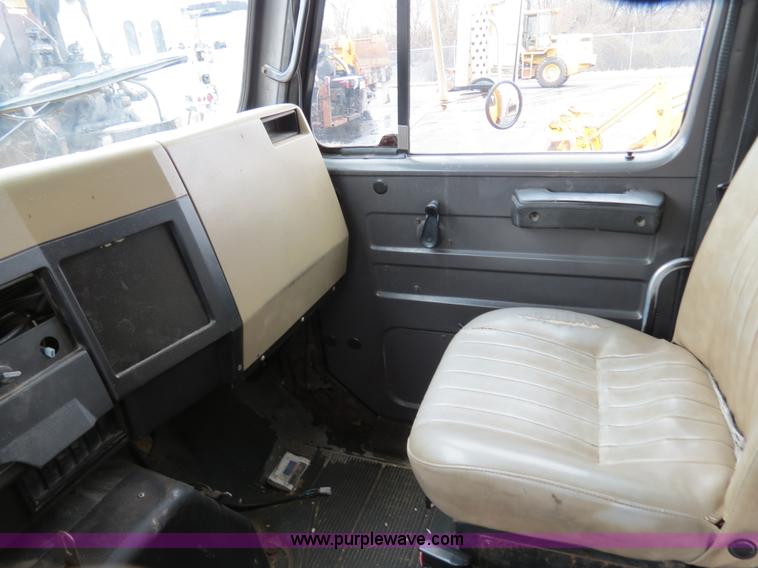 image for item F4341 1995 International 4900 Crew Cab dump truck