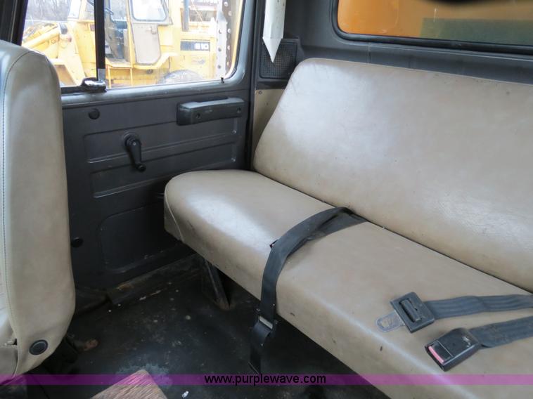 image for item F4341 1995 International 4900 Crew Cab dump truck