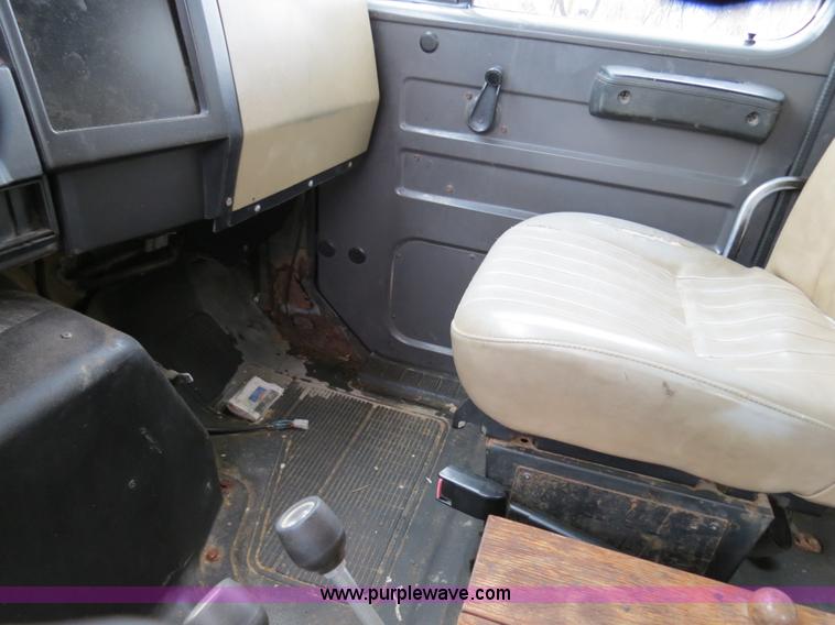 image for item F4341 1995 International 4900 Crew Cab dump truck