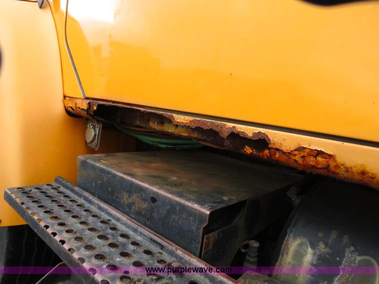 image for item F4341 1995 International 4900 Crew Cab dump truck