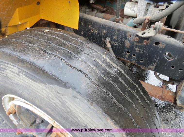 image for item F4341 1995 International 4900 Crew Cab dump truck