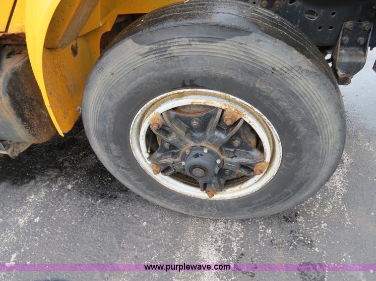 image for item F4341 1995 International 4900 Crew Cab dump truck