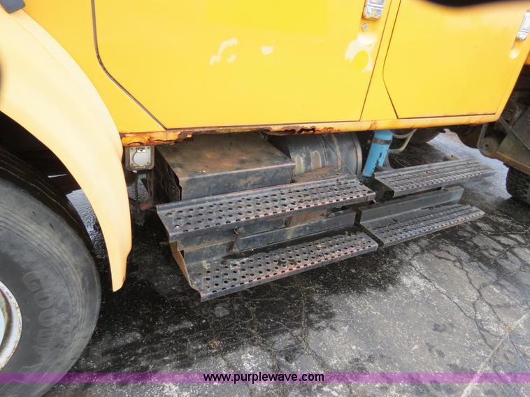 image for item F4341 1995 International 4900 Crew Cab dump truck