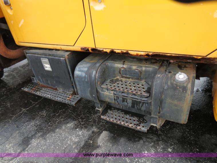 image for item F4341 1995 International 4900 Crew Cab dump truck