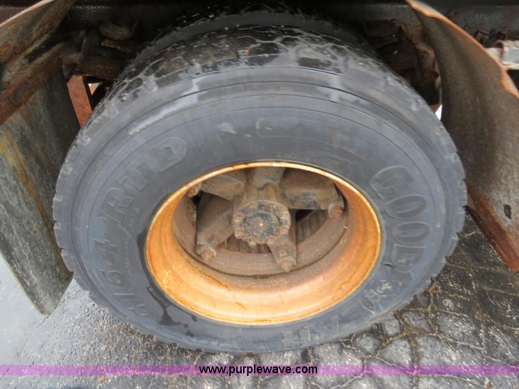 image for item F4341 1995 International 4900 Crew Cab dump truck