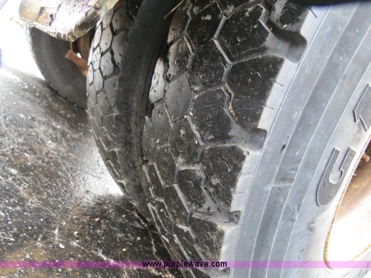 image for item F4341 1995 International 4900 Crew Cab dump truck