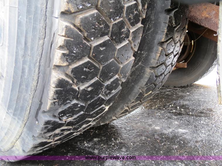 image for item F4341 1995 International 4900 Crew Cab dump truck