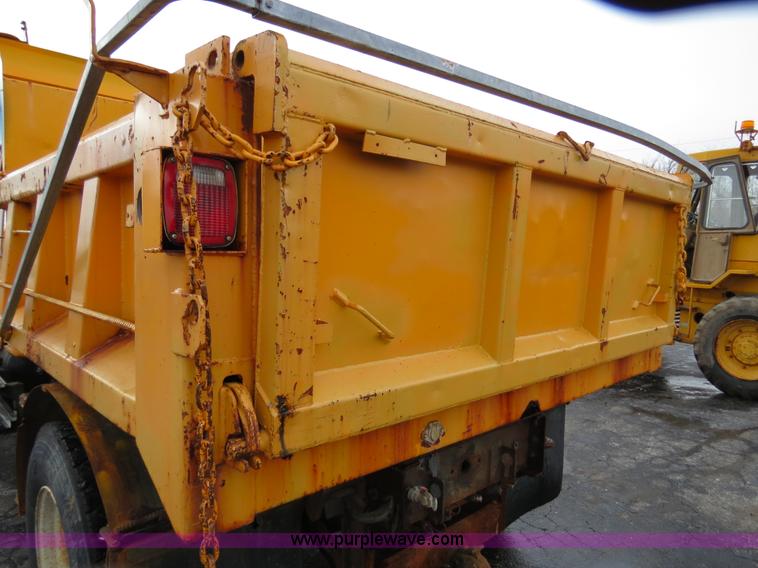 image for item F4341 1995 International 4900 Crew Cab dump truck