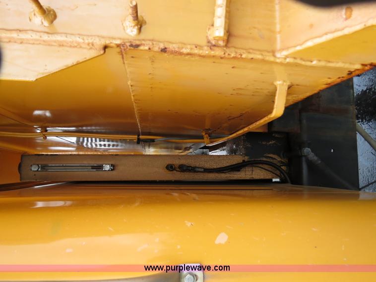 image for item F4341 1995 International 4900 Crew Cab dump truck