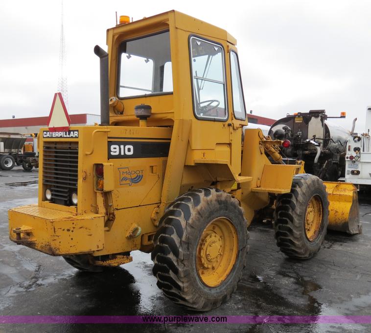 image for item F4343 1990 Caterpillar 910 wheel loader