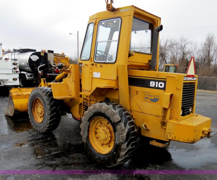 image for item F4343 1990 Caterpillar 910 wheel loader