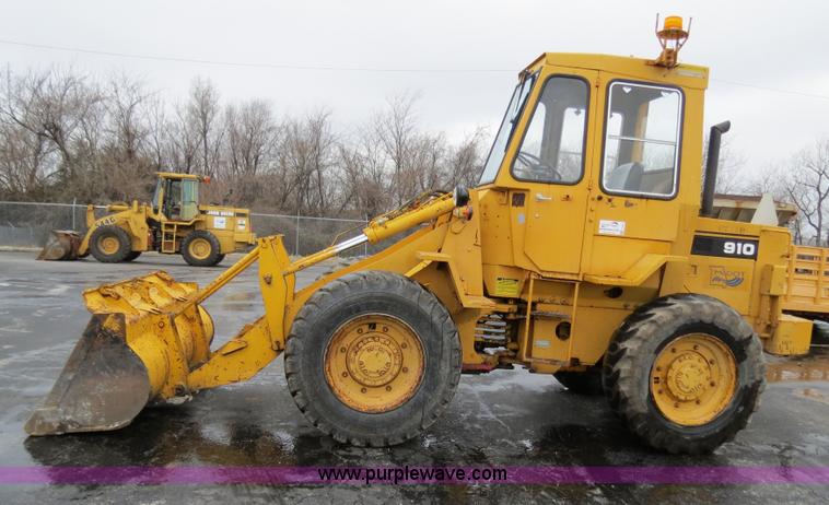 image for item F4343 1990 Caterpillar 910 wheel loader
