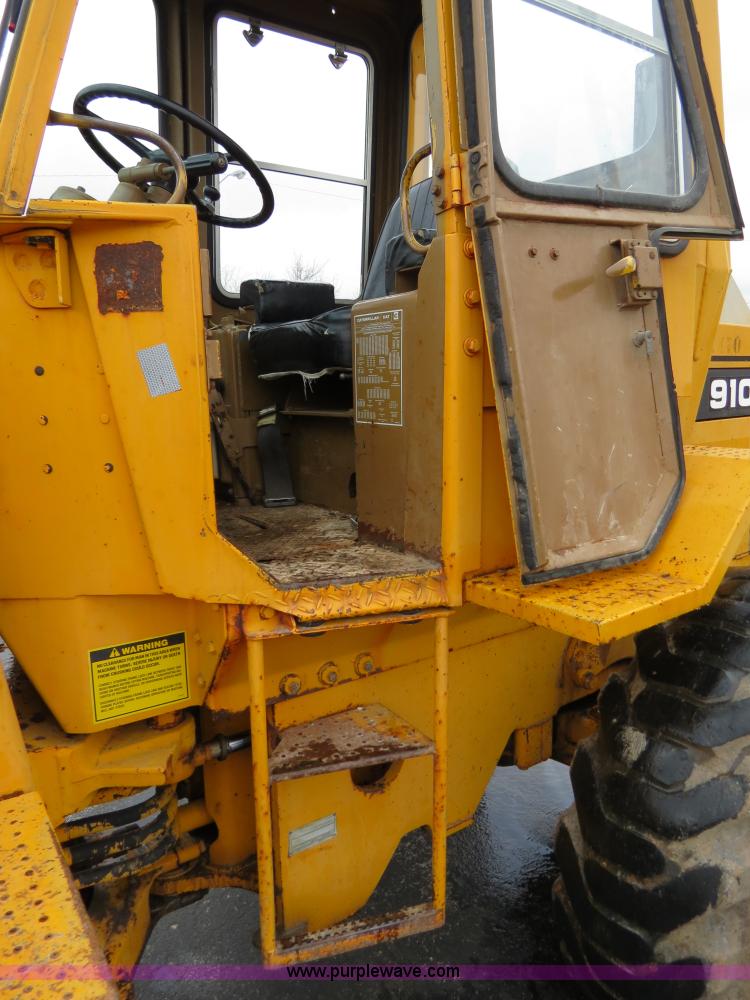image for item F4343 1990 Caterpillar 910 wheel loader
