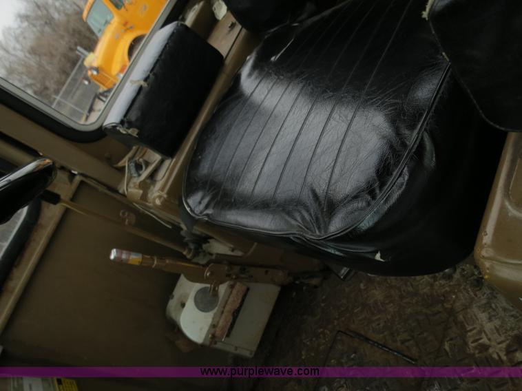 image for item F4343 1990 Caterpillar 910 wheel loader