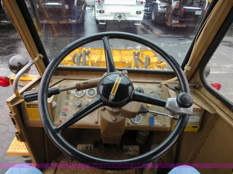 image for item F4343 1990 Caterpillar 910 wheel loader