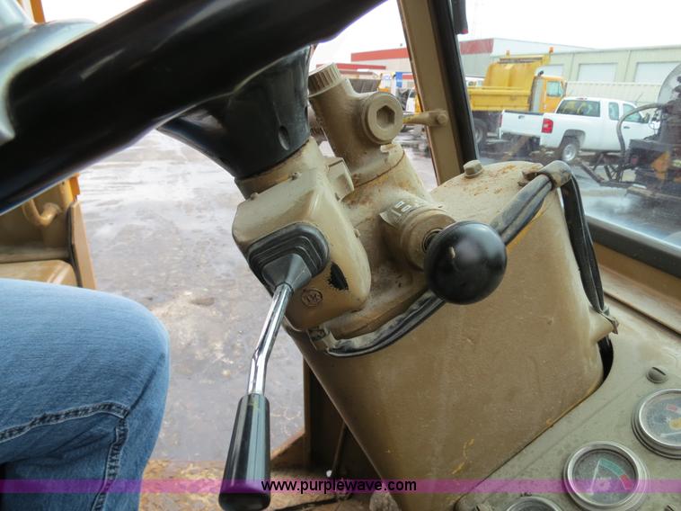 image for item F4343 1990 Caterpillar 910 wheel loader