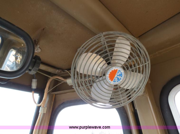 image for item F4343 1990 Caterpillar 910 wheel loader