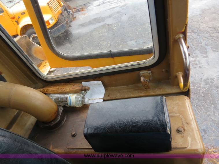 image for item F4343 1990 Caterpillar 910 wheel loader