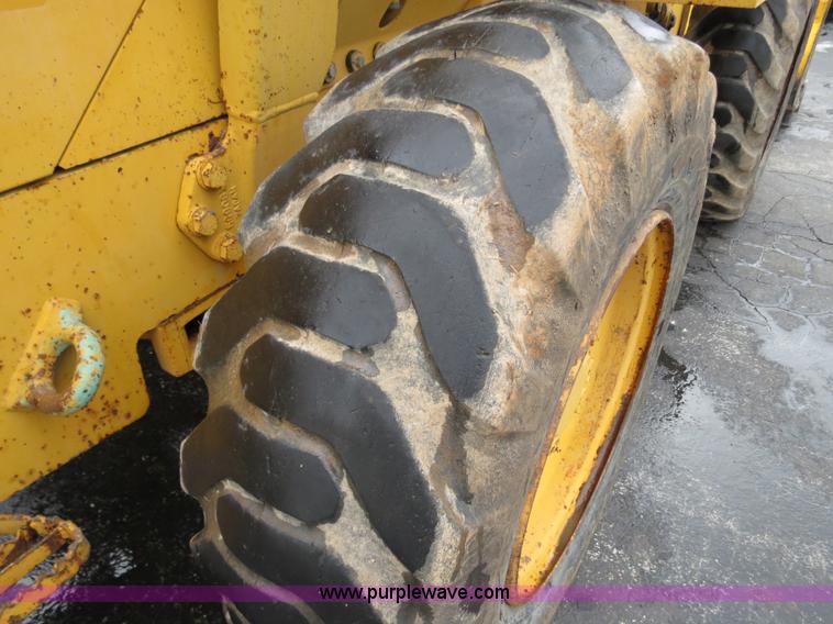 image for item F4343 1990 Caterpillar 910 wheel loader