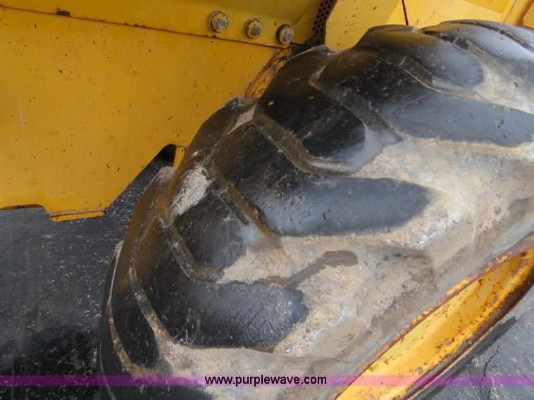 image for item F4343 1990 Caterpillar 910 wheel loader