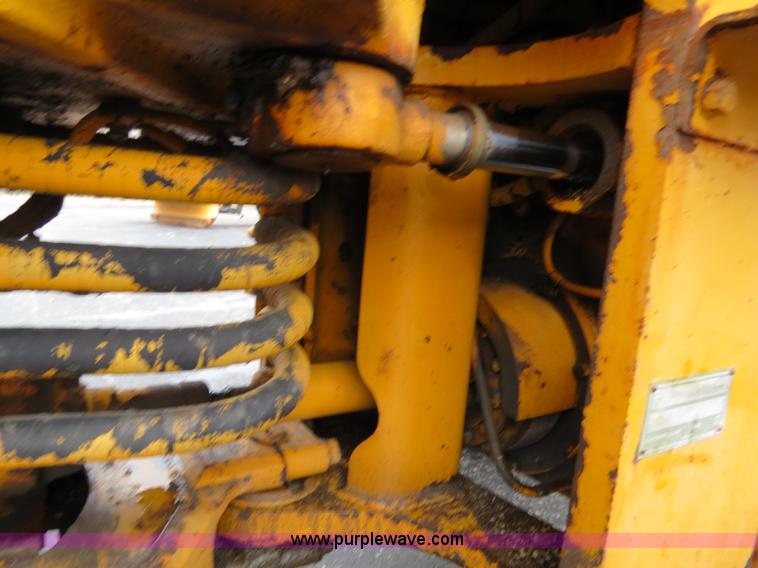 image for item F4343 1990 Caterpillar 910 wheel loader
