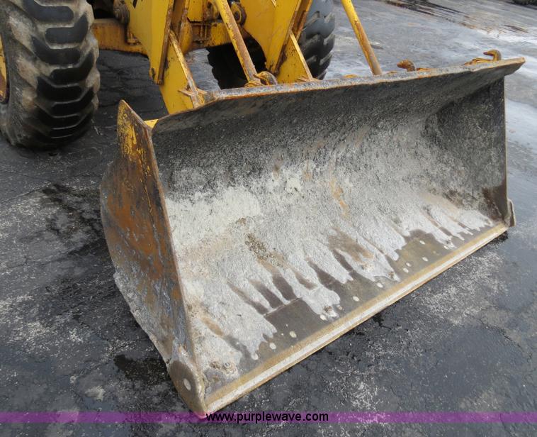 image for item F4343 1990 Caterpillar 910 wheel loader