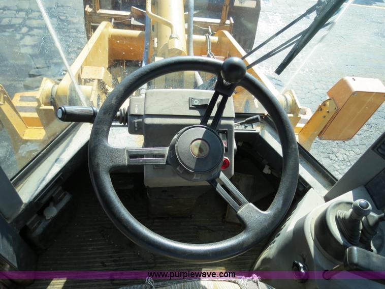 image for item F4345 1998 Case 621B wheel loader