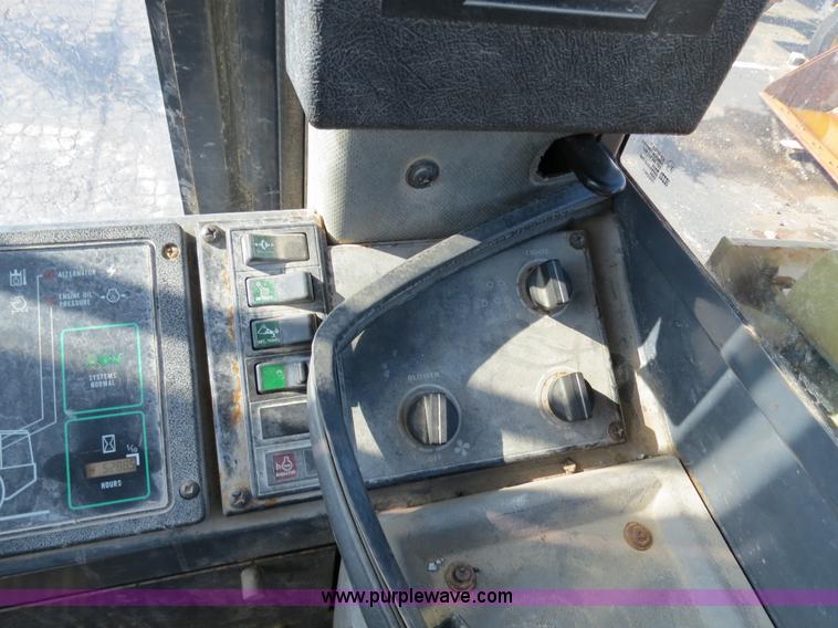 image for item F4345 1998 Case 621B wheel loader