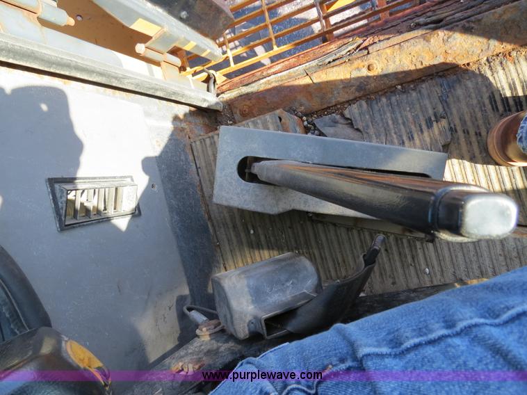 image for item F4345 1998 Case 621B wheel loader