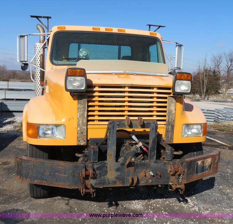 image for item F4347 1996 International 4900 flatbed truck