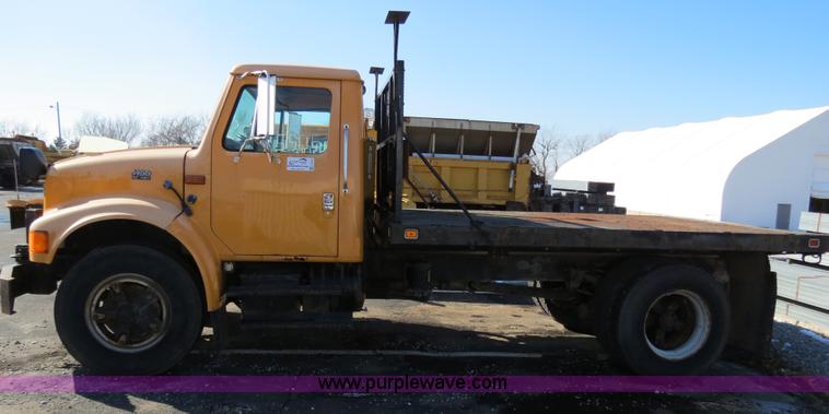image for item F4347 1996 International 4900 flatbed truck