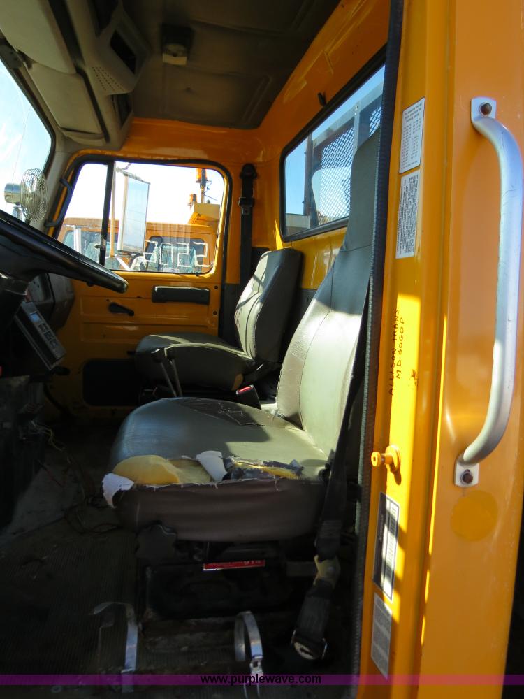 image for item F4347 1996 International 4900 flatbed truck