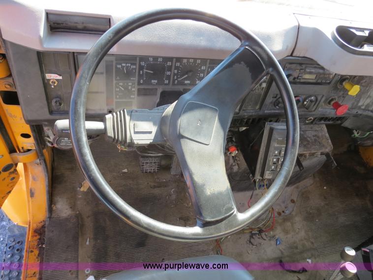 image for item F4347 1996 International 4900 flatbed truck