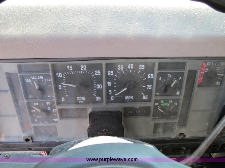 image for item F4347 1996 International 4900 flatbed truck