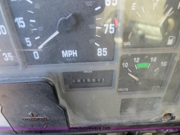 image for item F4347 1996 International 4900 flatbed truck