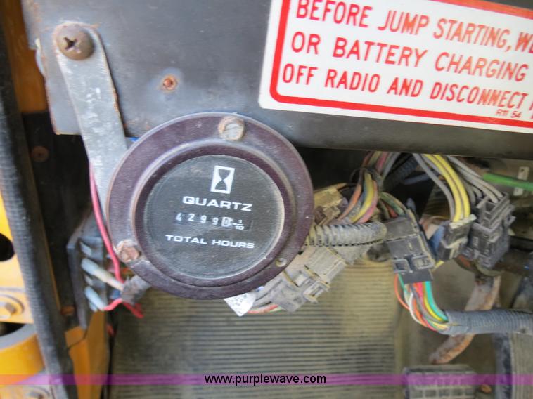 image for item F4347 1996 International 4900 flatbed truck