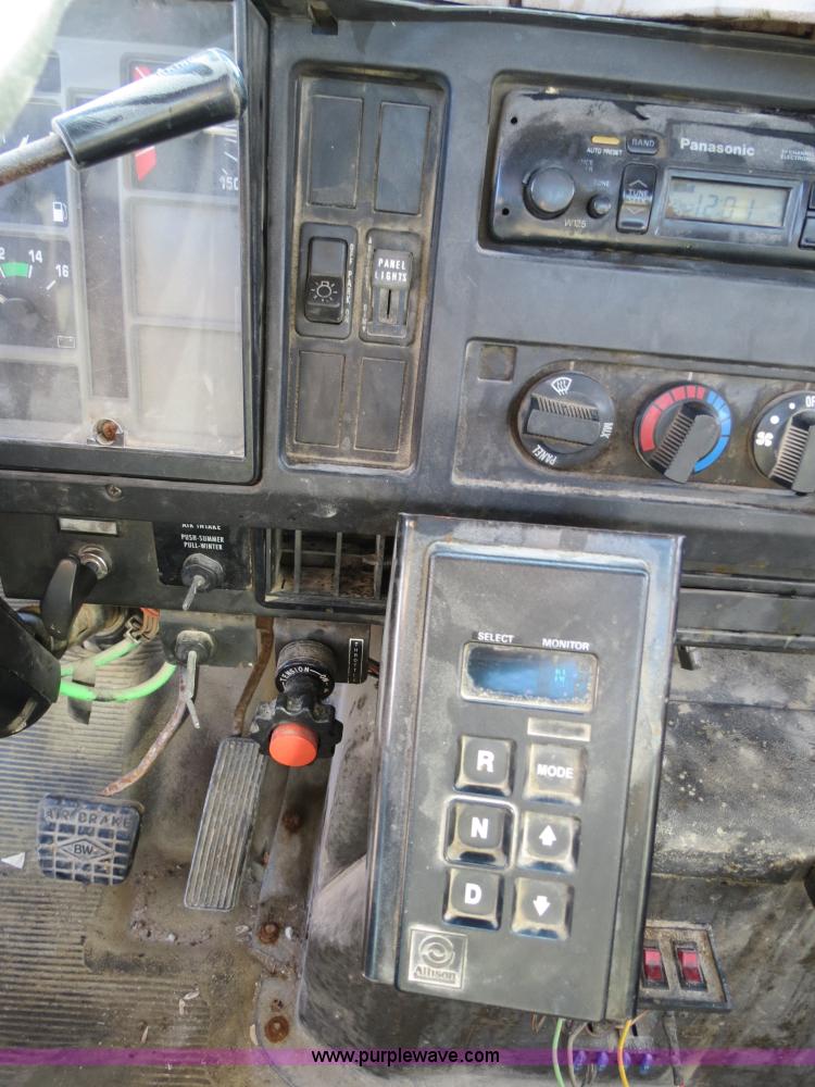 image for item F4347 1996 International 4900 flatbed truck